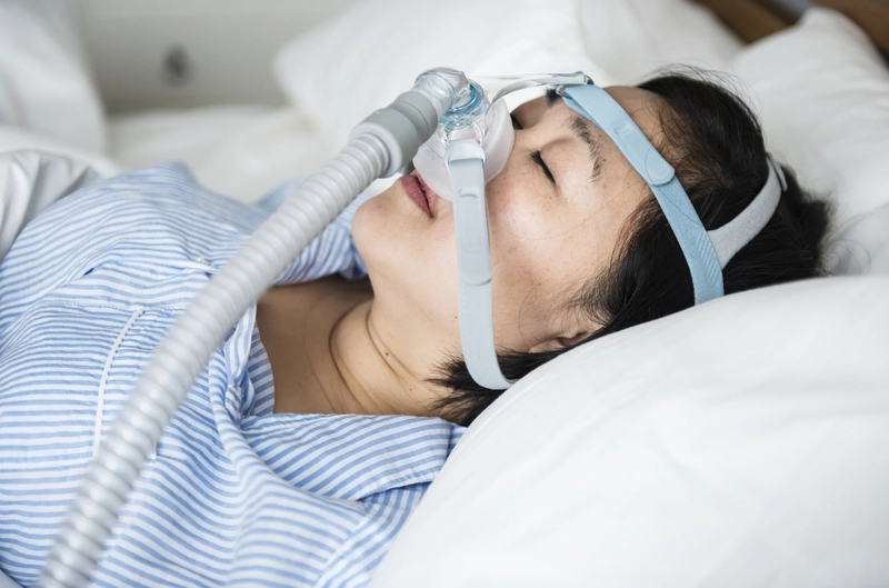 患者使用陽壓呼吸器CPAP進行睡眠呼吸中止症治療